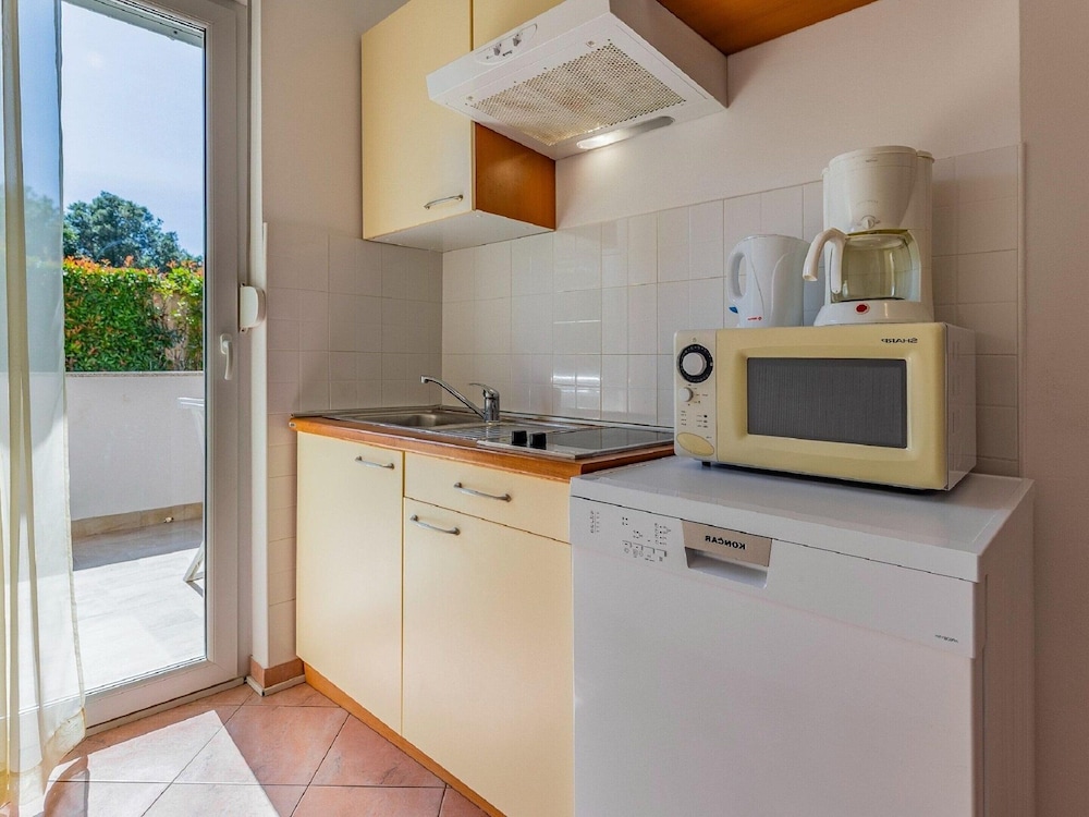 Inviting Apartment in Banjole near Veruda Lighthouse view 3
