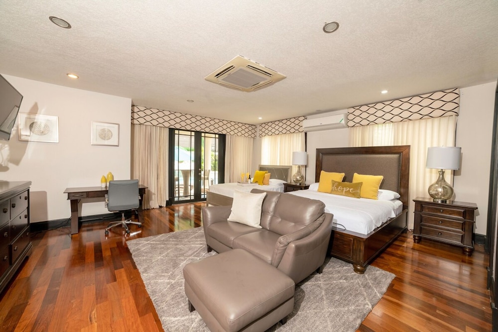 Orchids Palms Luxury Villa Pool Chef Hot Tub Airport Pickup