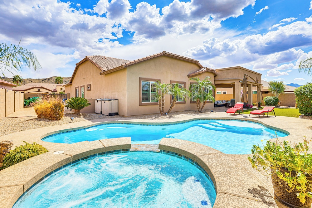 Backyard Oasis w/ Fire Pit: Laveen Village Retreat