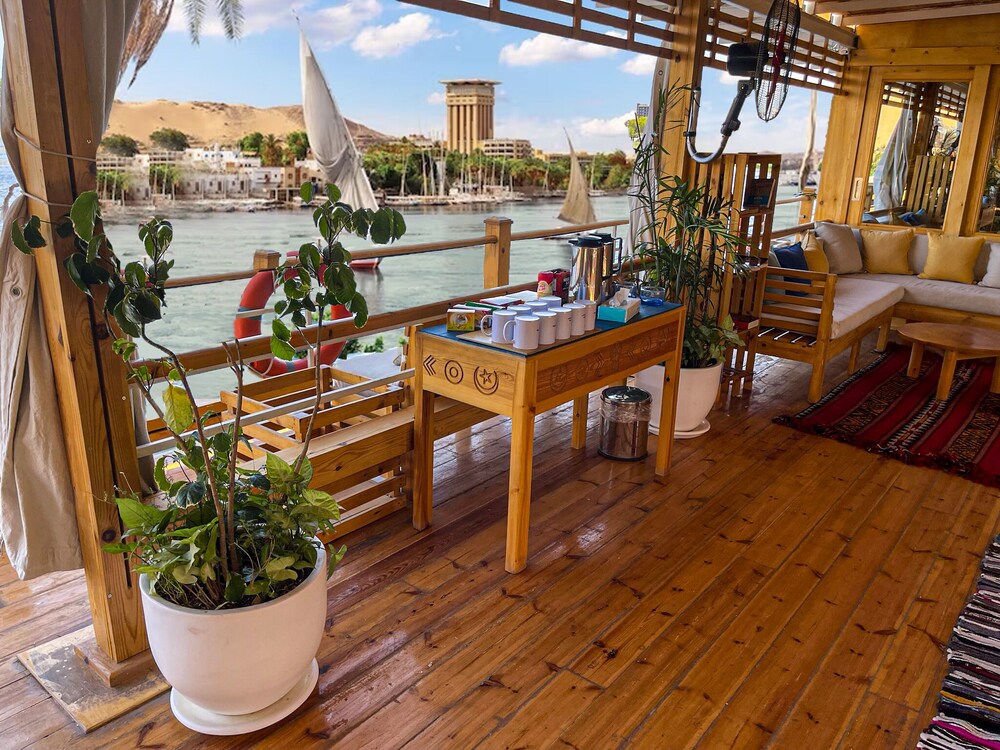 Dahabiya Nile sailing Luxor to Aswan