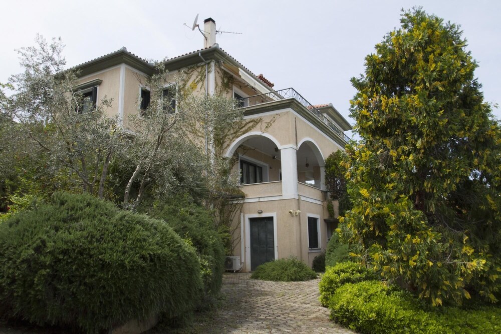 Ananda Spa Villa in Nies view 2