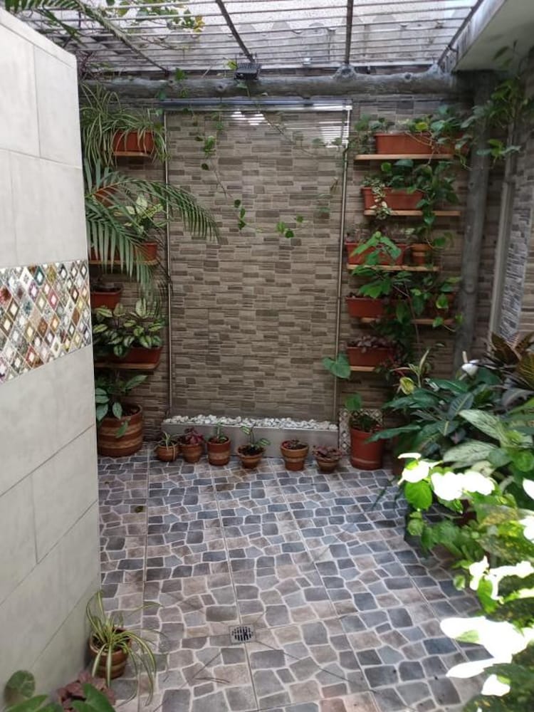 Nora's Laureles