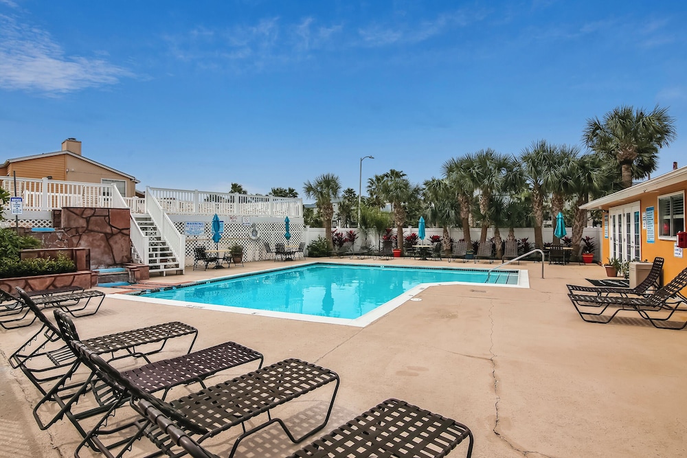 Sea Turtle by Ryson Vacation Rentals