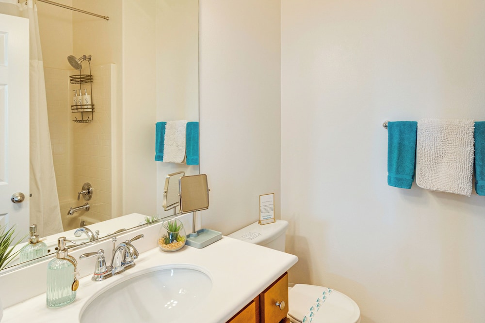 Walk to Beach: Luxe San Buenaventura Villa!