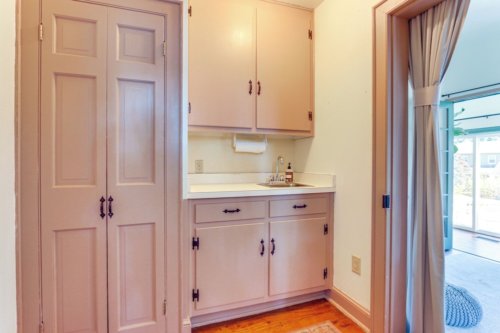 Walkable Location: Historic Home in Charles Town!