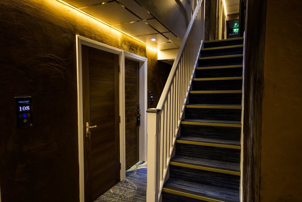 DJ Suites Blackpool