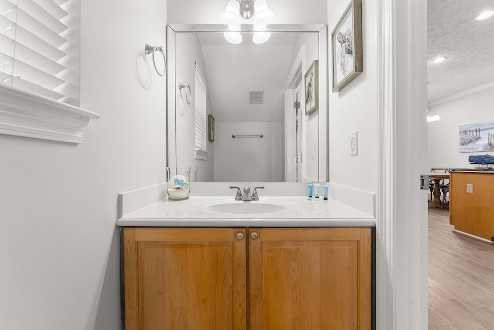 Palm Breeze Retreat Sleeps 10!