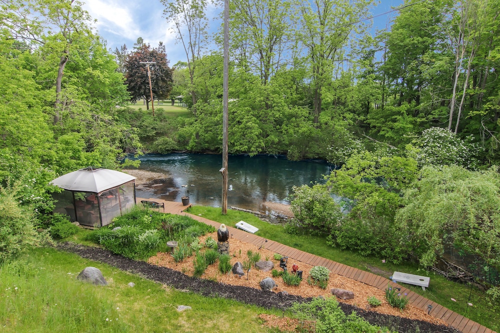 Stone Waters Inn