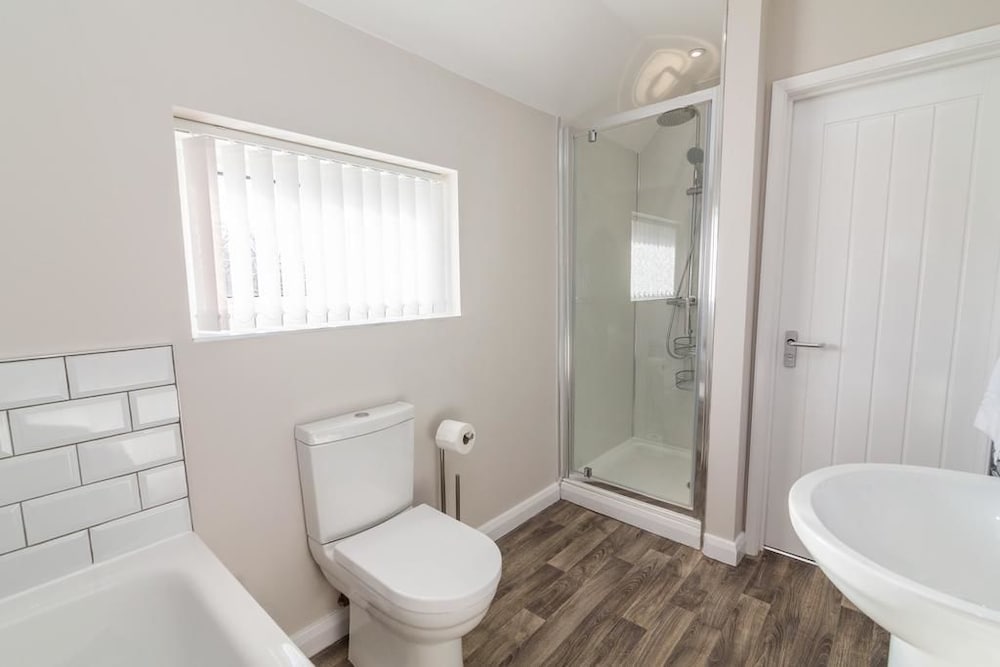 Nottingham Vacations - Woodview House - Property Image 7