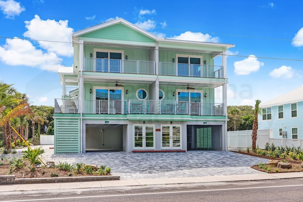 391 South Fletcher 7 Bedroom Home by RedAwning