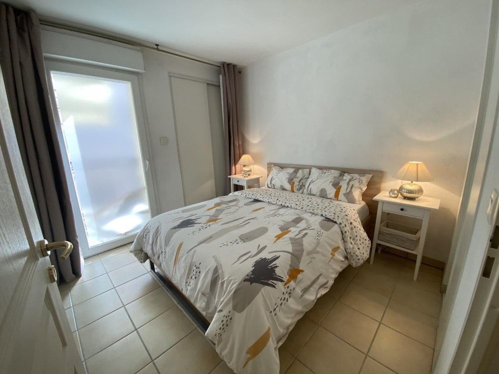 One Bedroom Apartment in the Center of Cannes a few Steps From the Beaches and the Conference Center - 2005