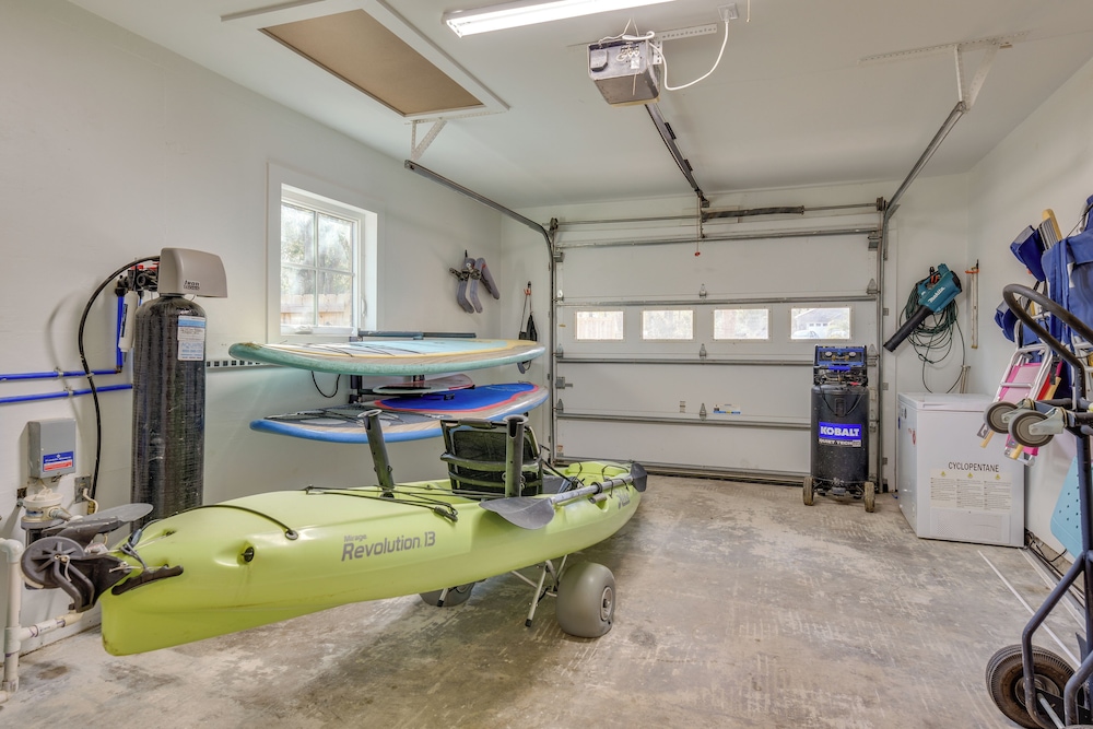 Sups & Dock at Waterfront Home in Freeport
