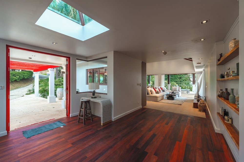 Sunrise 7BR Luxe Villa Sea View V151