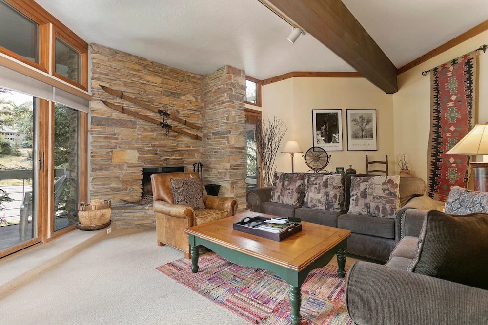 Powder Run at Deer Valley Resort - Two Bedroom Condo with Hot Tub #A13 2 Condo