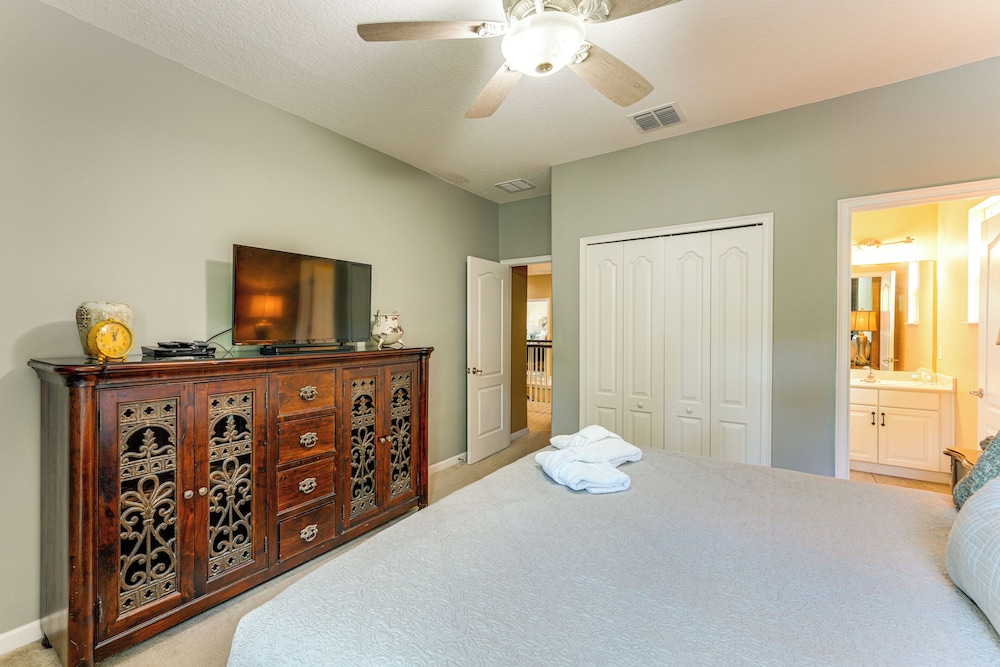 Themed Rooms, Pool & More! Custom Davenport Villa