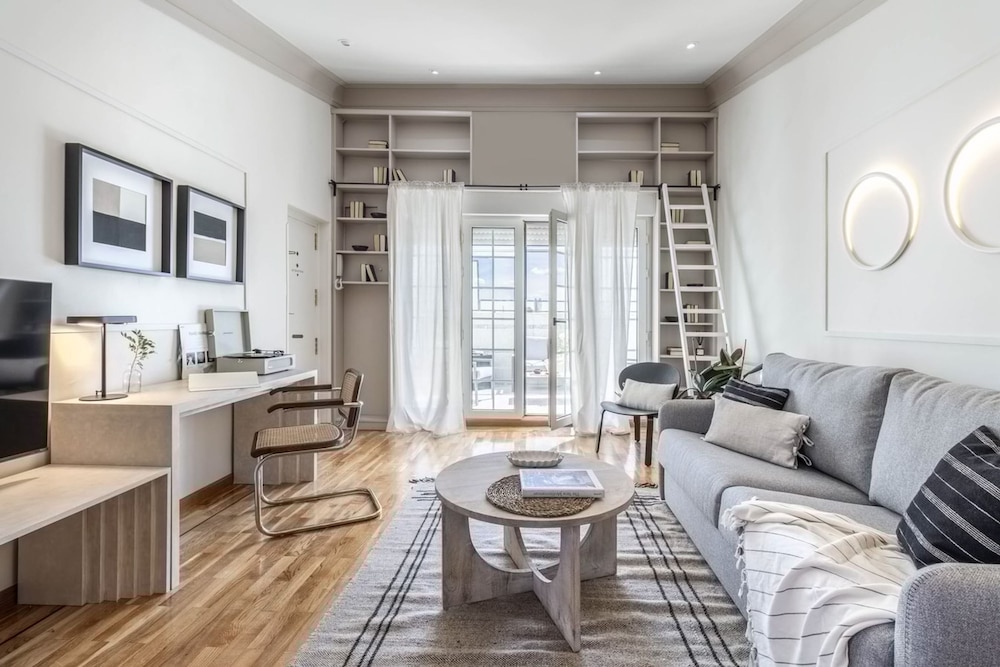 Minore - 1 Bedroom Penthouse and Terrace in Chueca