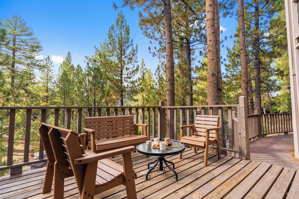 Lakeview Cabin w/ Game Room & Deck Near Ski Slopes & Trails Sleeps 20 Waterview by Avantstay