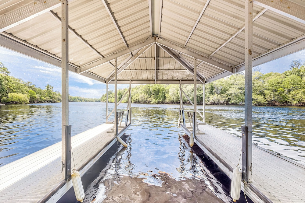 Charming Suwanee House and Bungalow!
