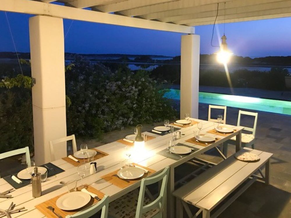 Glyfada CN Cheerful 5 Bedroom Home on the Beach