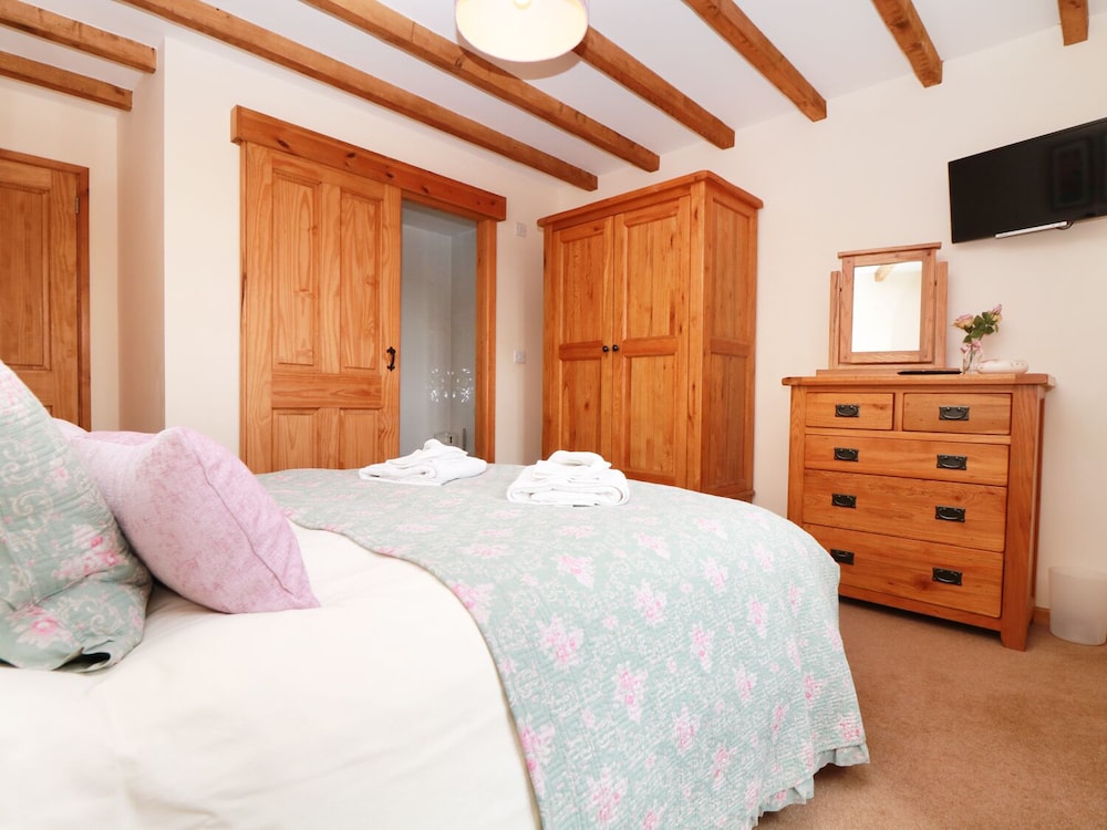 Hawthorn Cottage view 4