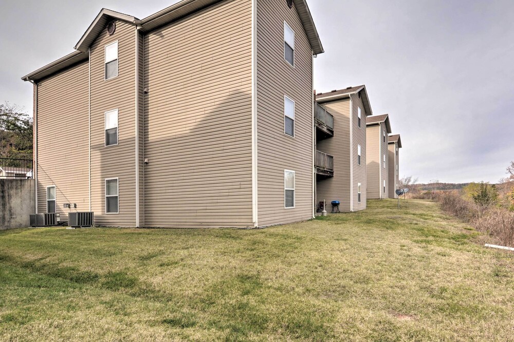 Branson Condo w/ Balcony, Strip & Mountain Views!
