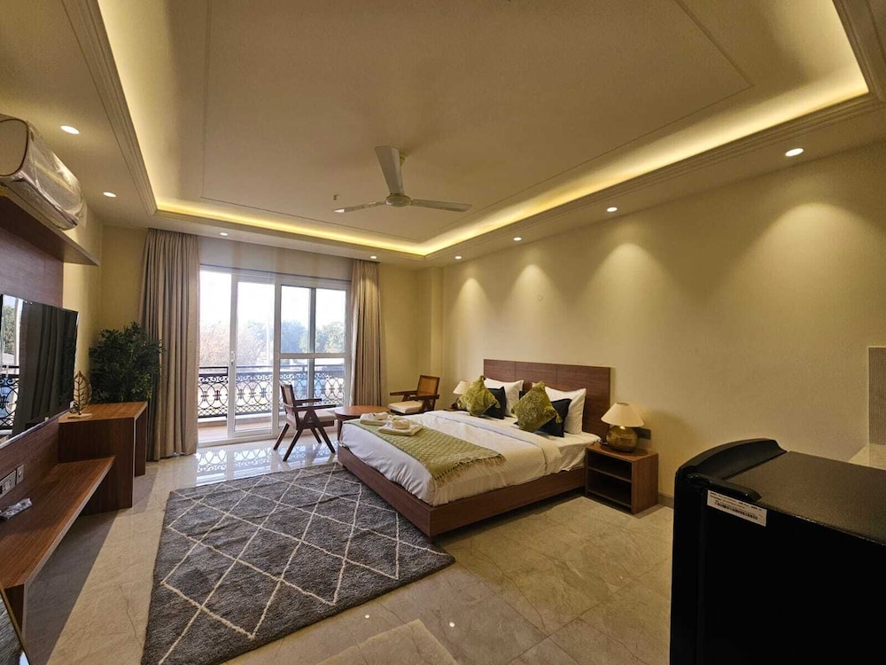 Hotel Dwellr