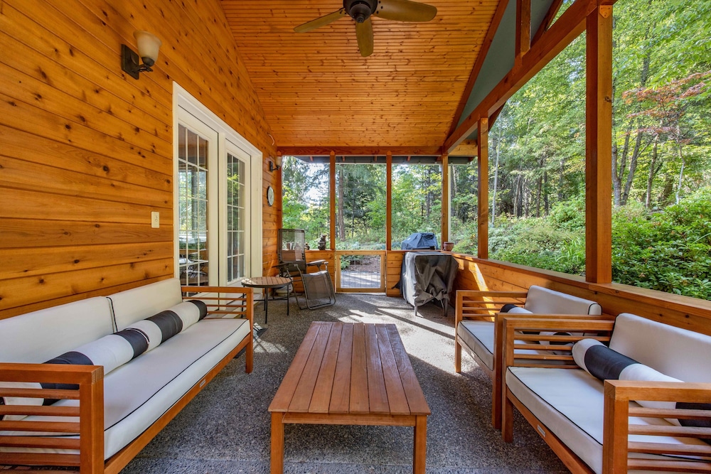 Green Mountain Escape 30 Day Minimum 3 Bedroom Home by Redawning view 4