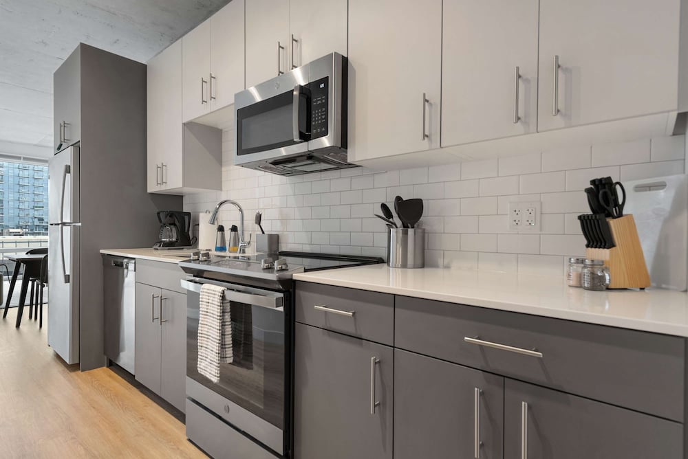 4BR Group Retreat Near Lincoln Park