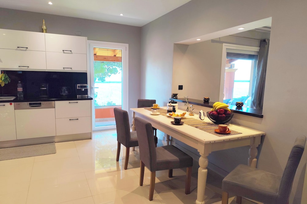 La Casa di Kosta Luxury Apartment, Kontogialos Beach, sea Views