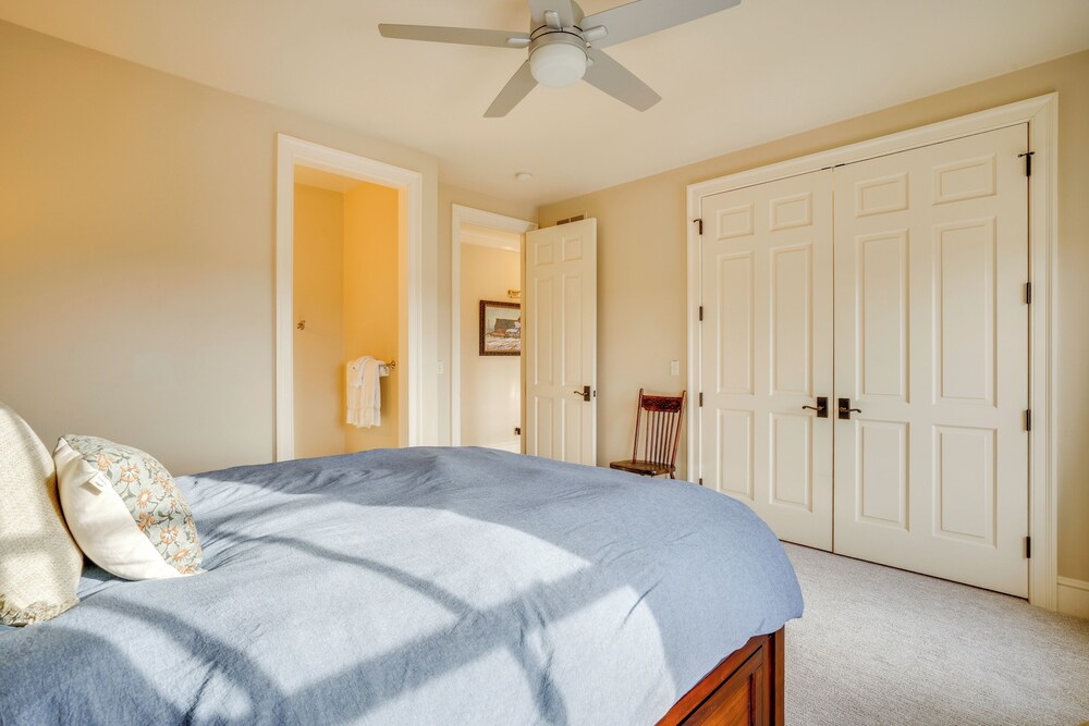 Lake Michigan Gem: Private Beach & Game Room