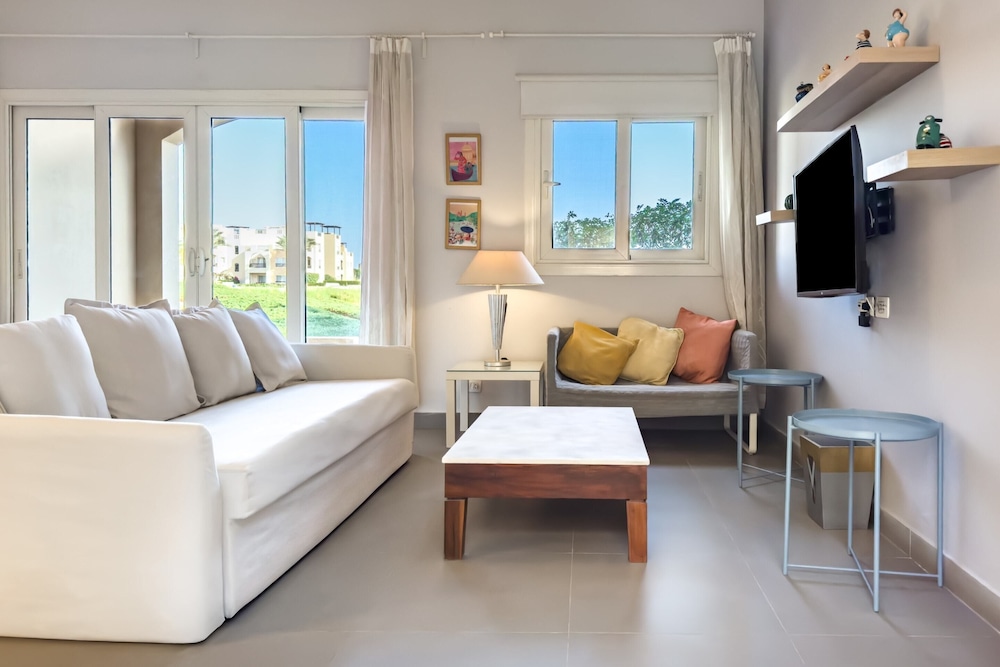 Xuru Stays I The 2bdr Warmhearted Waterside Apt