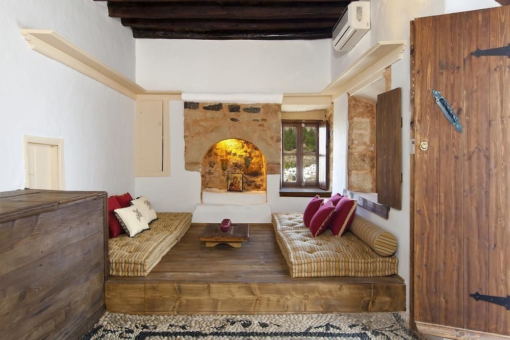 Casa Lindos Cottage view 4