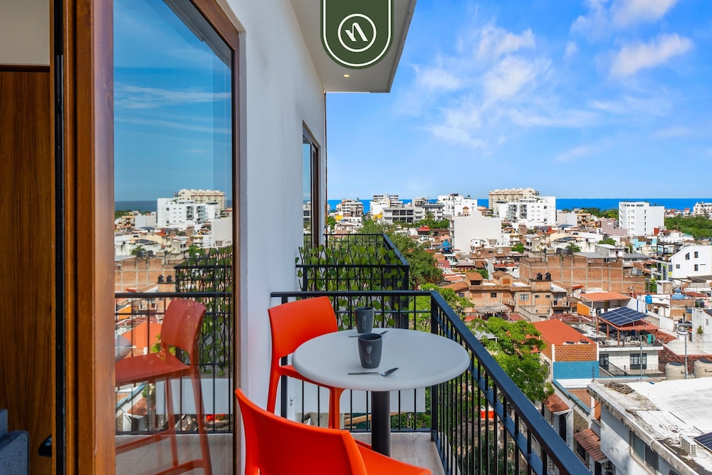 New 1 BR Condo - Rooftop Pool - Oceanview