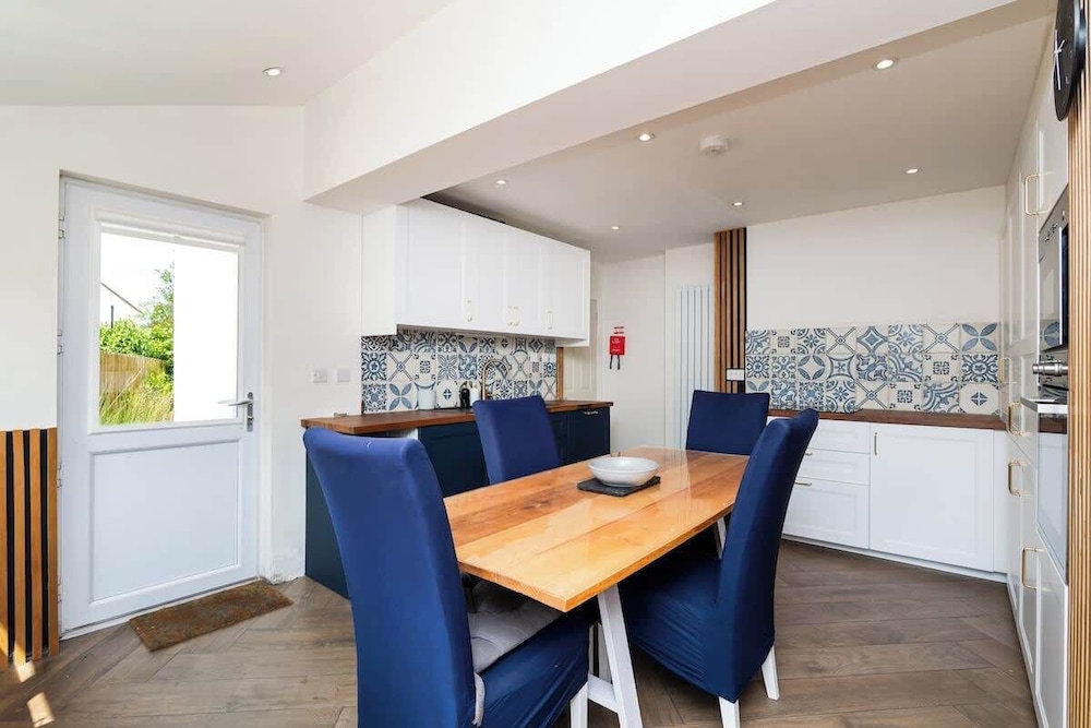 3 Bed House-free Parking