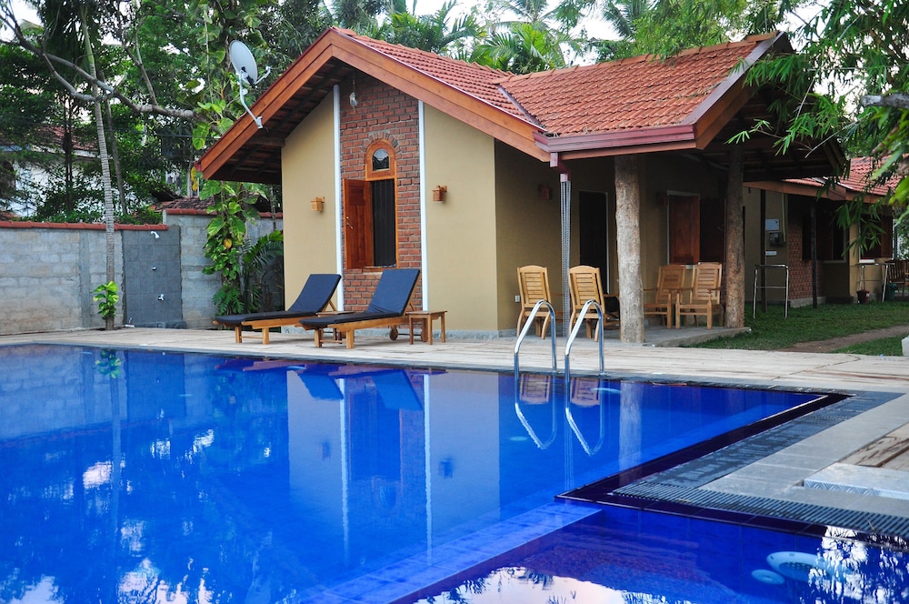 Villa Shade