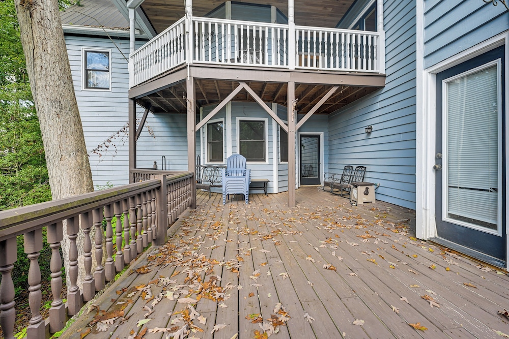 5-story Group Getaway w/ Game Room in Franklin!