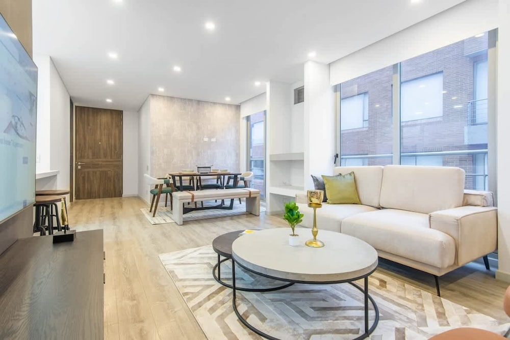 Designer 2BR in Usaqu n