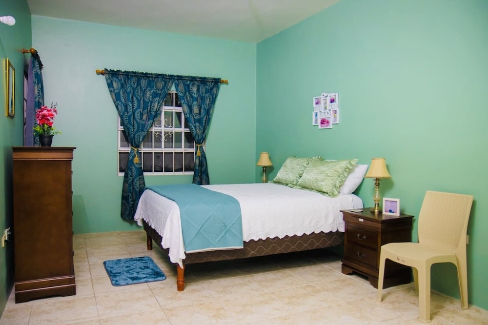 Villa Solstice Luxury 4 Bedroom view 2