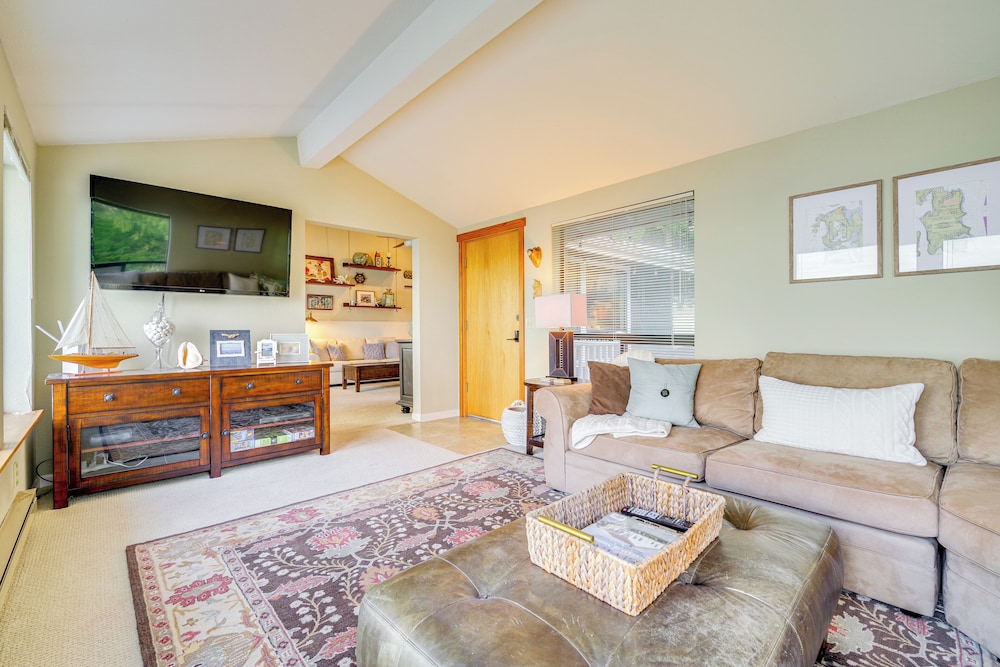 1/4 Mi to Beach: Family Home w/ Spacious Deck!