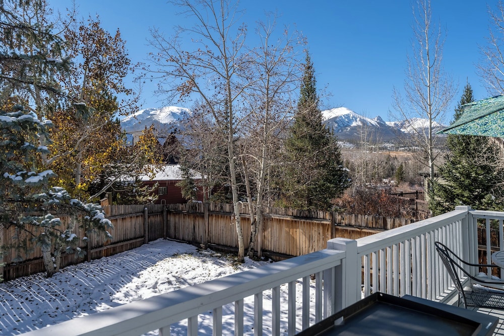 345 Rainbow Court