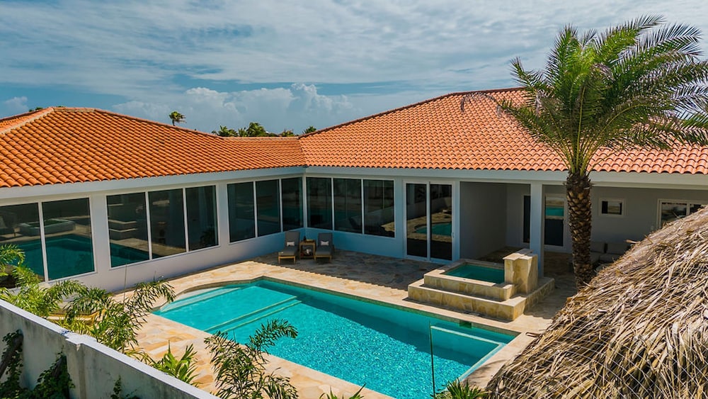 The Court Villa - 8 Bed 8 5 Bath
