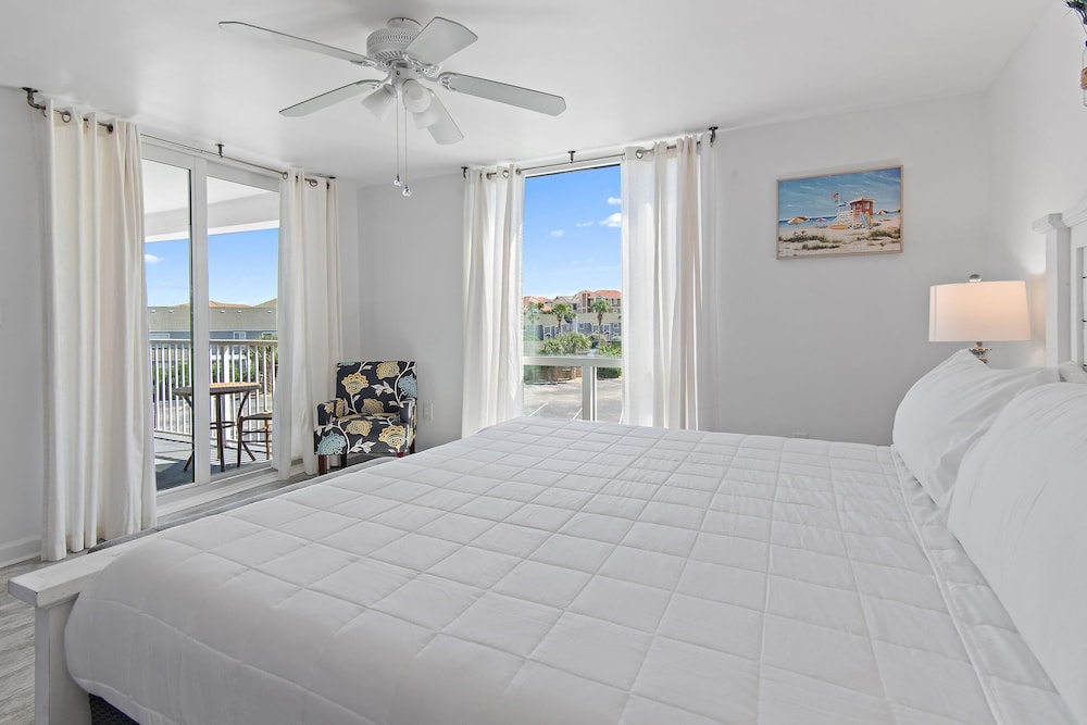 Shoreline Towers 3033