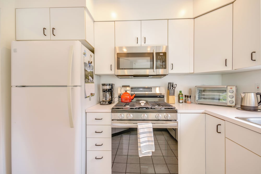 6 Mi to Lake & State Park: Hideaway in Elmore!