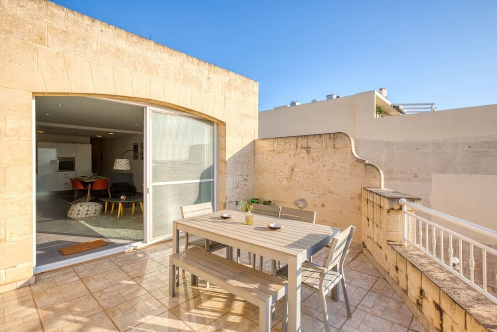 The Dreamy Terrace Pool BBQ in Xag ra Gozo