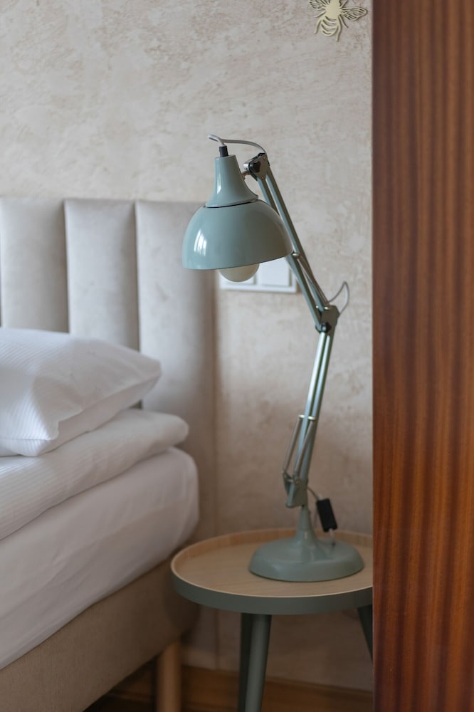 Retro-style Apartment Warsaw by Renters view 4