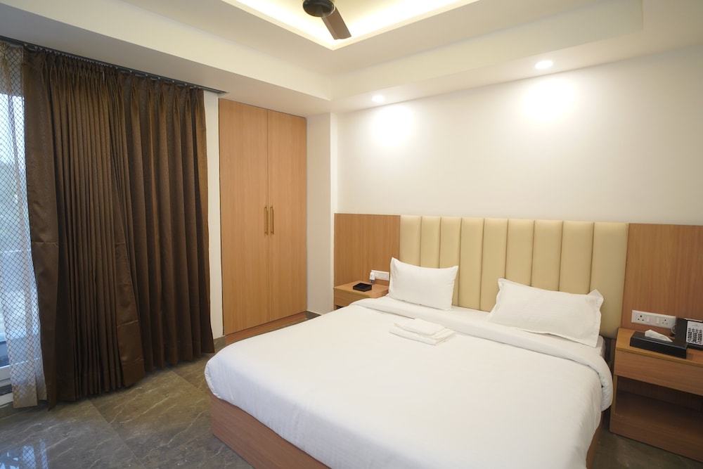 Royal Raven Hotel And Banquet