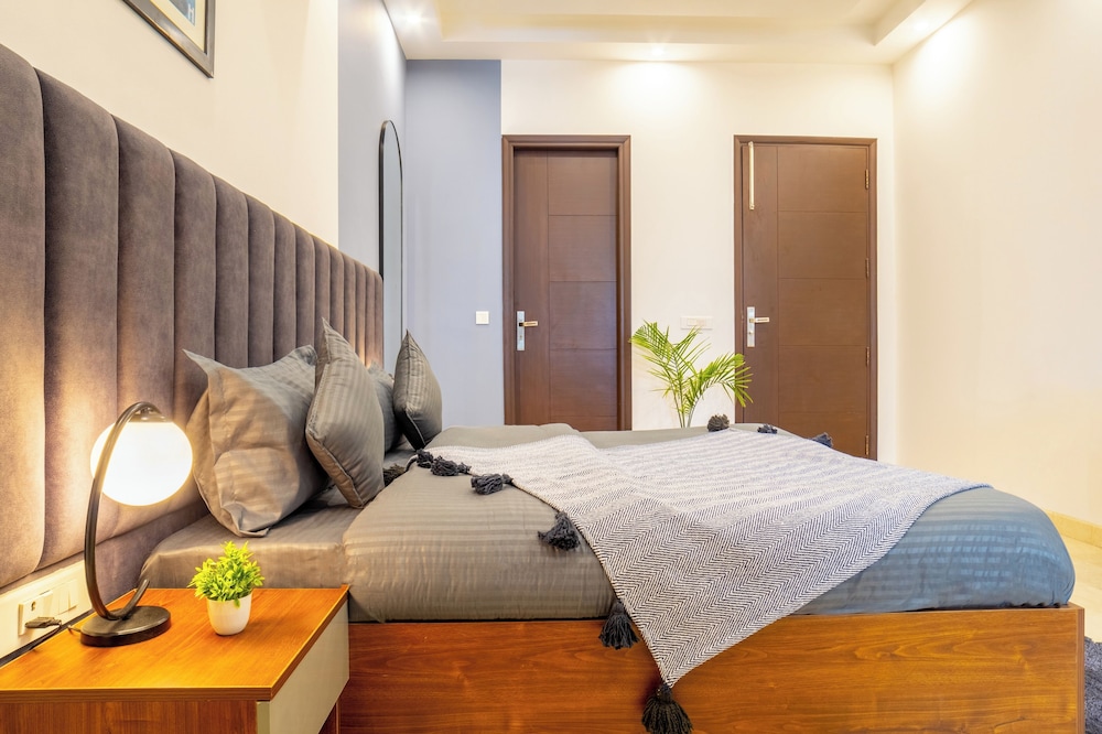 Housr Lotus Villas Sector 28 DLF Phase 4
