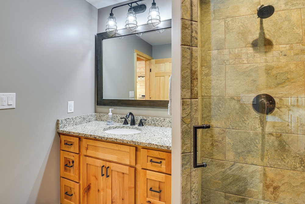 3 Mi to St Lawrence River: Spacious Ranch Home