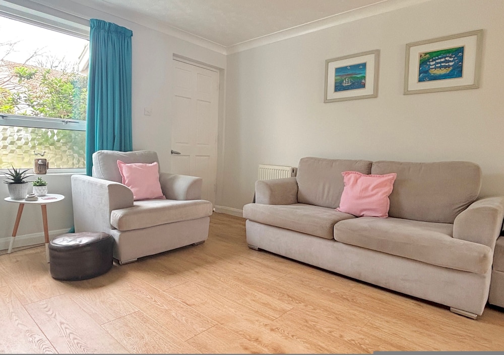 Bright Welcoming Falmouth Home Garden Parking