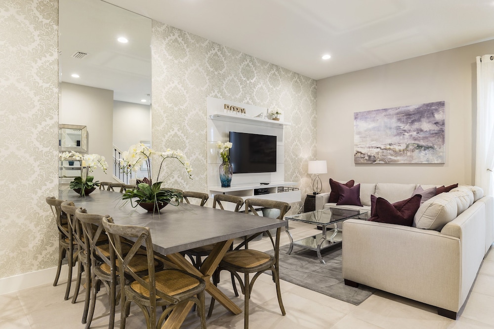Summerville Vacation Homes by Columbia Management